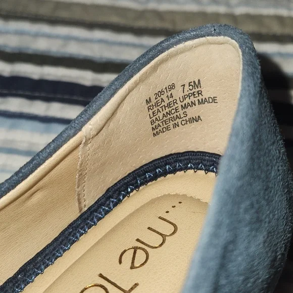 Me Too Suede Wedges With Bow Size 7.5 - Picture 5 of 6